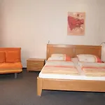 Alte Winzerschenke Penzion 2*